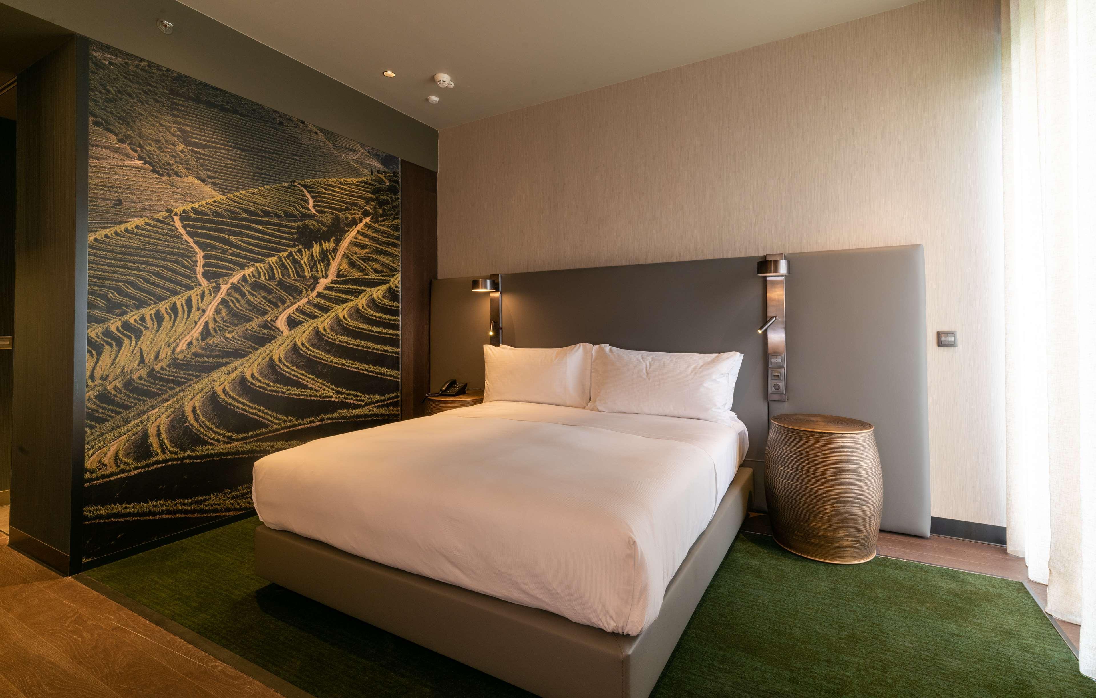 Hilton Porto Gaia Hotel Vila Nova de Gaia Kültér fotó A bedroom at the hotel