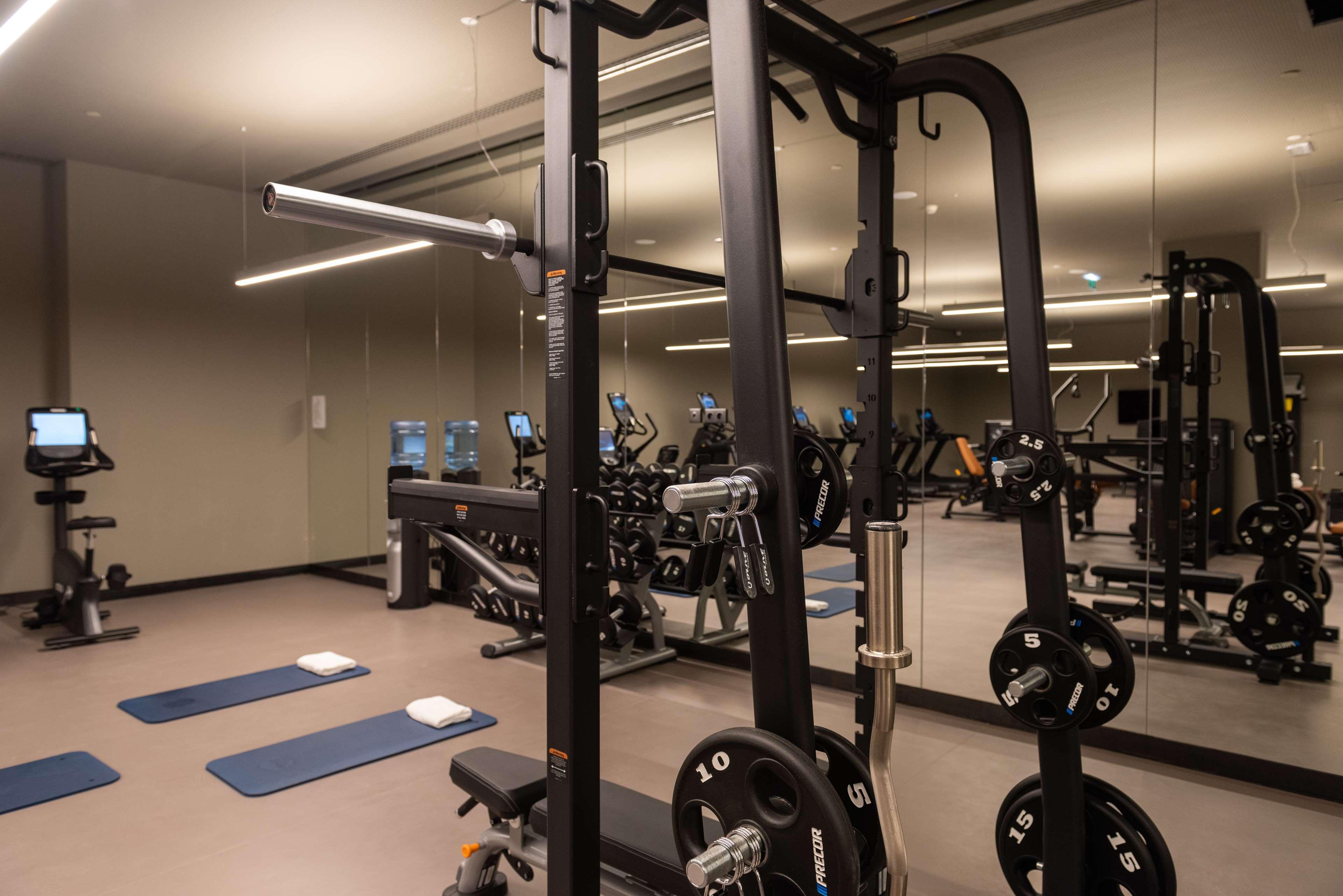 Hilton Porto Gaia Hotel Vila Nova de Gaia Kültér fotó The gym at the hotel