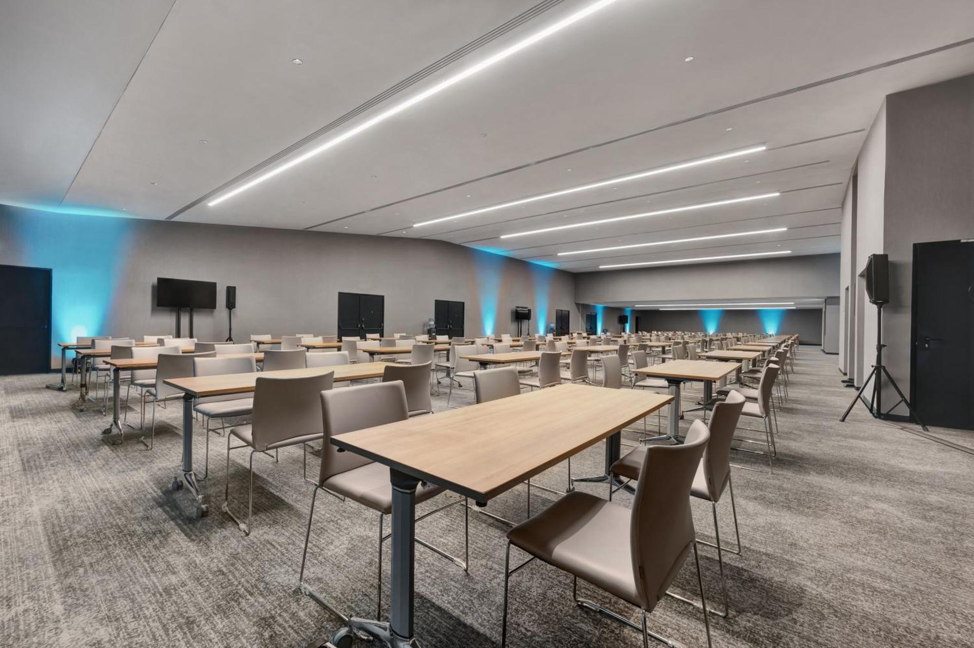 Hilton Porto Gaia Hotel Vila Nova de Gaia Kültér fotó The 2018-opened conference center