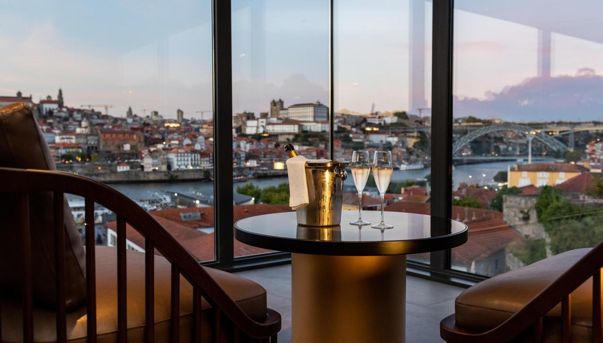 Hilton Porto Gaia Hotel Vila Nova de Gaia Kültér fotó The view from the bar